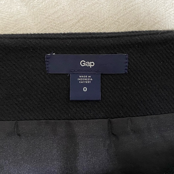 GAP black skirt - Picture 3 of 7